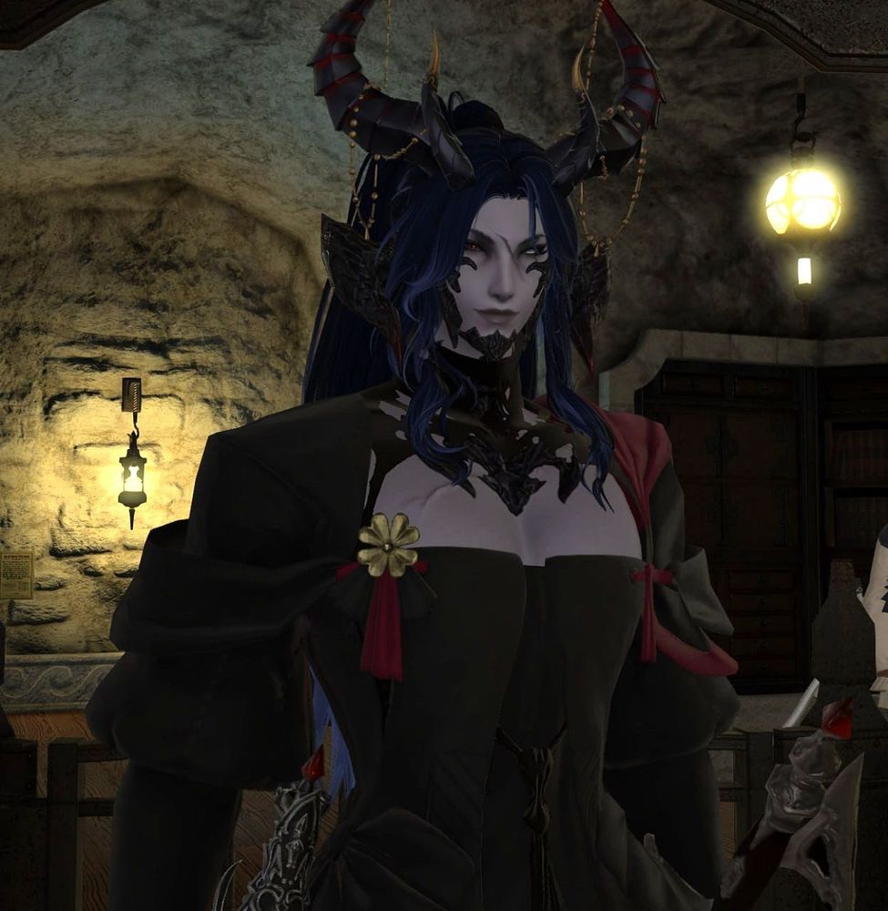 Simple screenshot of a smiling Gwydion in his Red Mage glam.