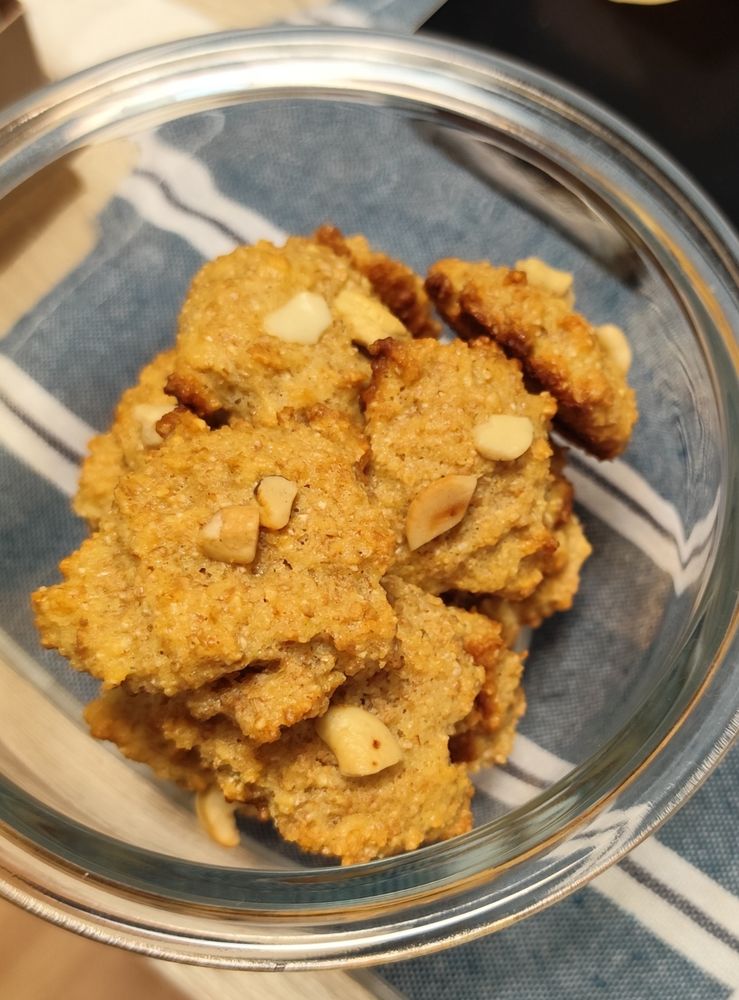 グラハム粉とアーモンド粉のシリアルクッキー


おやつ
製菓
自炊班