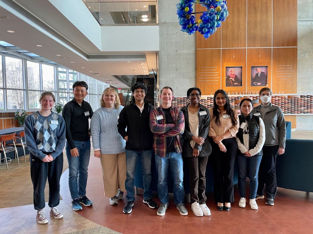A photo of 9 Karp lab members at the Midwest C. elegans meeting.
