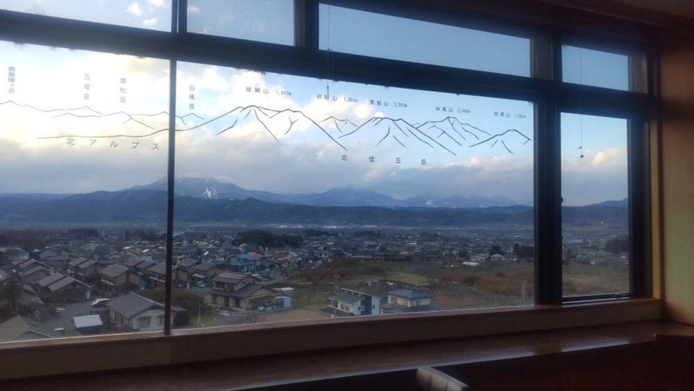 食堂から望む北信五岳
