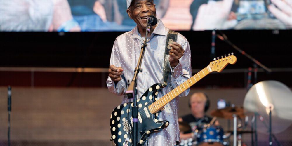 Buddy Guy delivers powerhouse set on closing night of Chicago Blues Festival