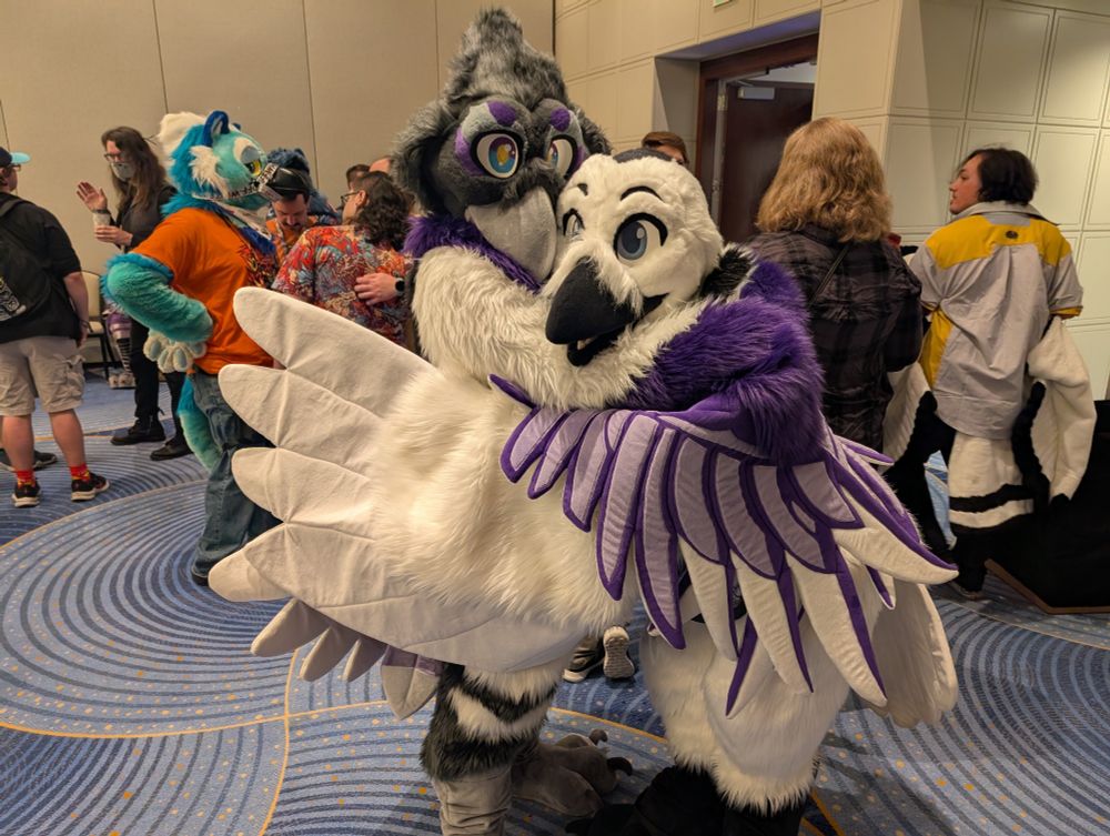 DOUBLE WINGHUGS WITH UMBRA! don't you wanna be in the middle of this :>
