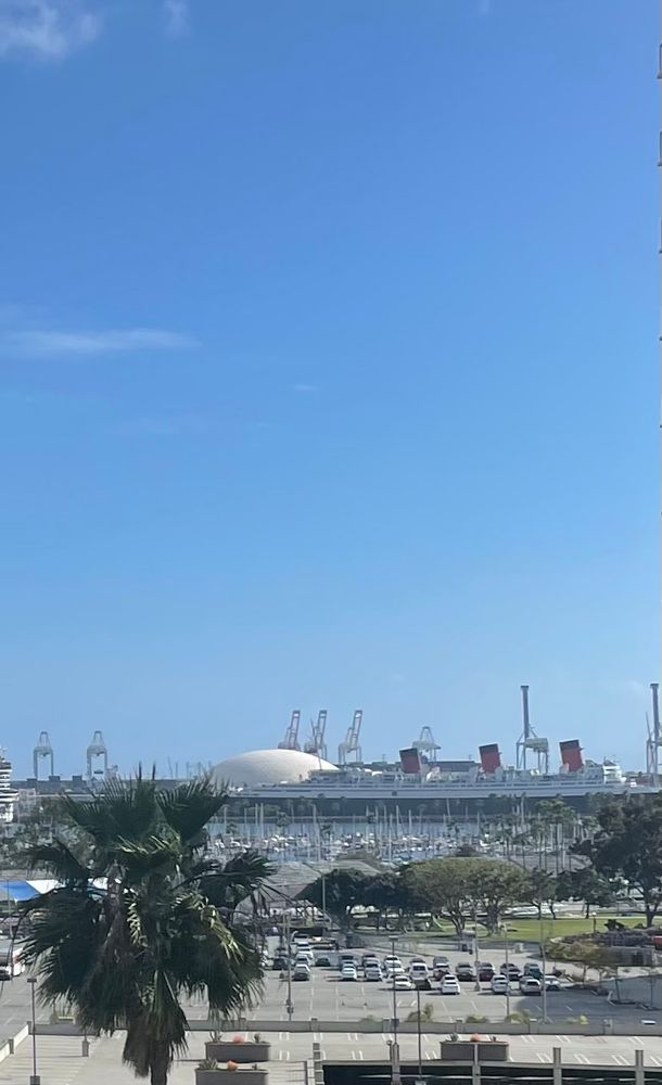 A view of the Queen Mary in clear skies 