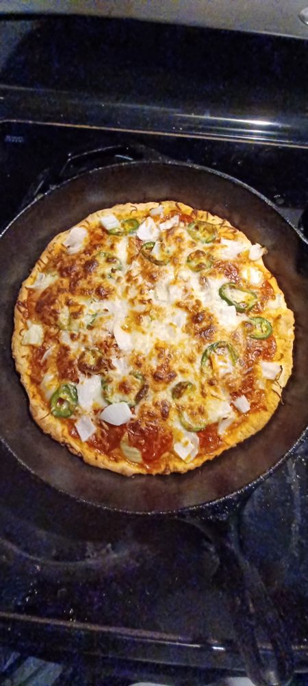 jalapeños onion tomato pepperoni cast iron pizza
