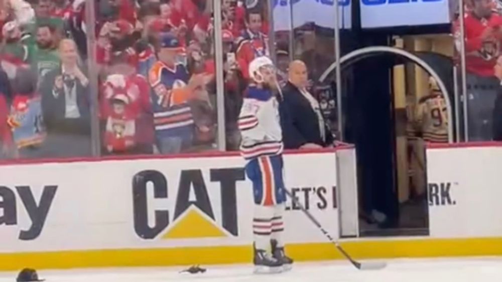 Connor McDavid's Gesture to Oilers Teammates After Stanley Cup Final Loss Was Pure Class