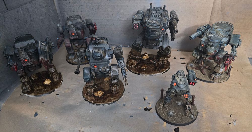 6 mechs arranged differently

Ok how am I supposed to describe this? 