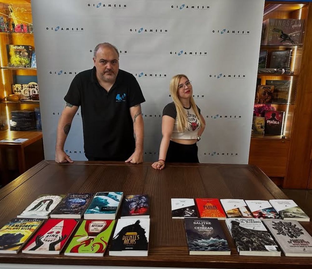 En mi lado los libros de Obscura, de P. Djèlí Clarck, Amal El-Mothar, Philip Fracassi, Yolanda Camacho, Inés Galiano, Jesús Cañadas…
