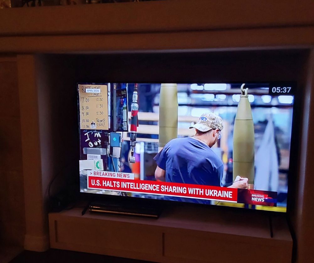  😪 Why would the Trump administration cut off intelligence sharing with the Ukraine unless they were no longer concerned about Russia? US cut off military aid, literally stopping the trucks en route, and now they've cut off intelligence, which was a two-way street with information about Putin.