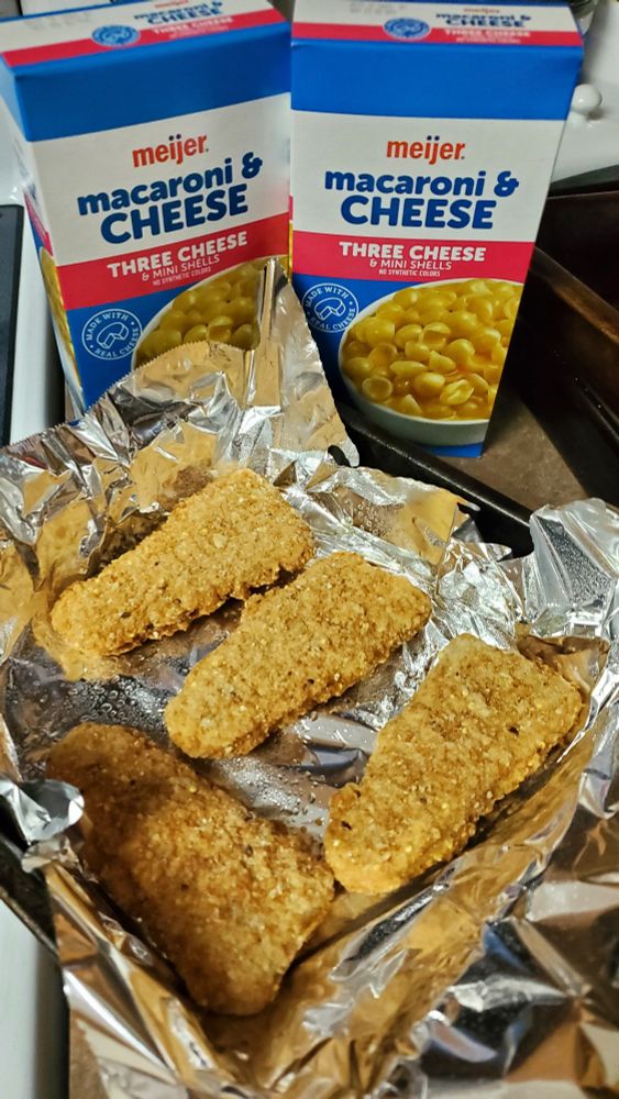 About to cook the prestigious box macaroni and cheese with frozen fish 👩‍🍳