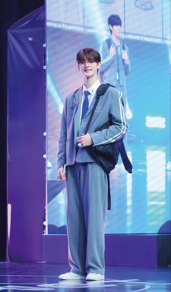 この人だけ作画がキャプ翼
何食って育ったらそうなるんですか