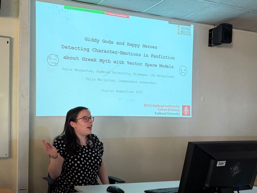 Julia Neugarten presenting at DH2025