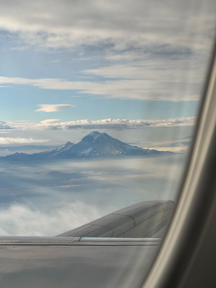 Picture of mt rainier or tahoma from takeoff in Everett Washington 