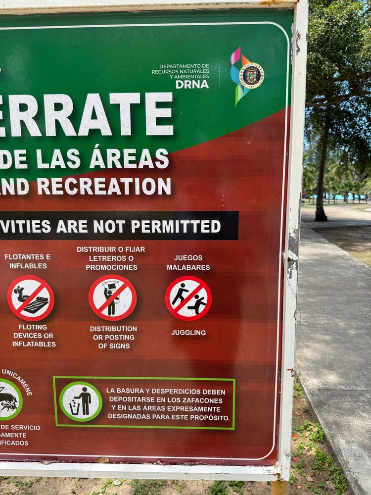 No juggling sign at Puerto Rican beach