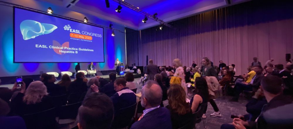 Photo of packed meeting room in Amsterdam as new EASL guidelines for HBV are announced