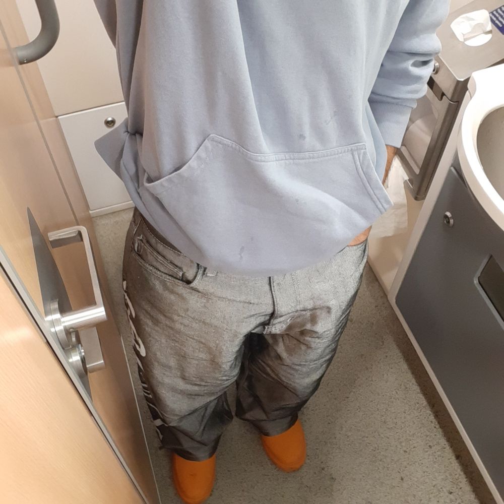 Selfie of a baggyboy in a train's restroom.