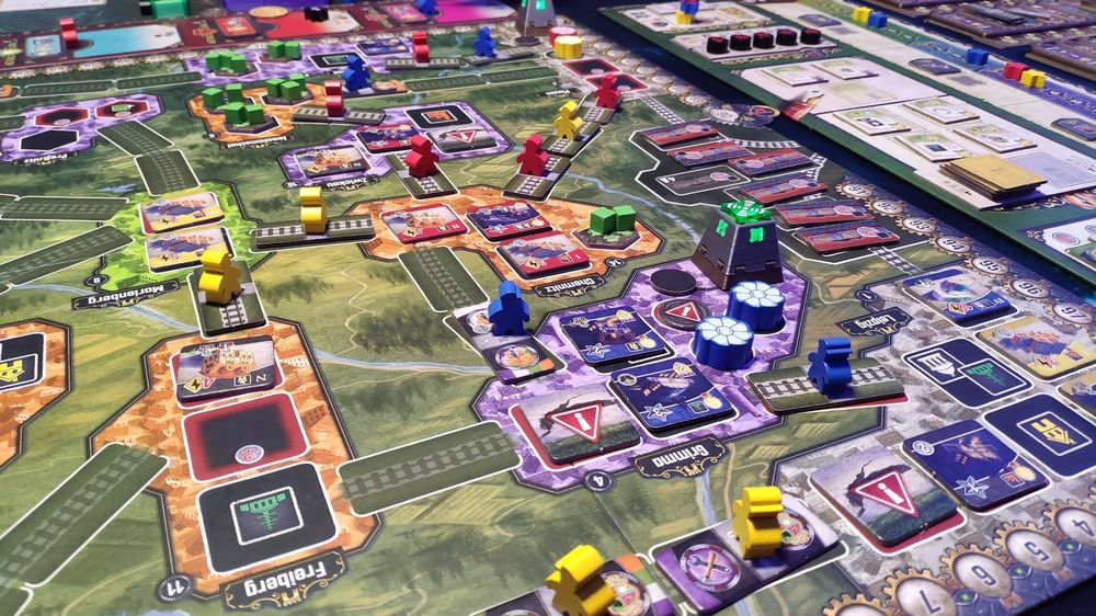 L'image montre le plateau principal du jeu Nucleum. Les rouges sont en train de gagner et les rouges... c'est moi ! ;)