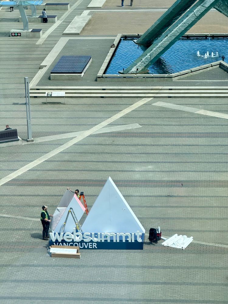 Thé WebSummit sign is being set up next to the convention center.