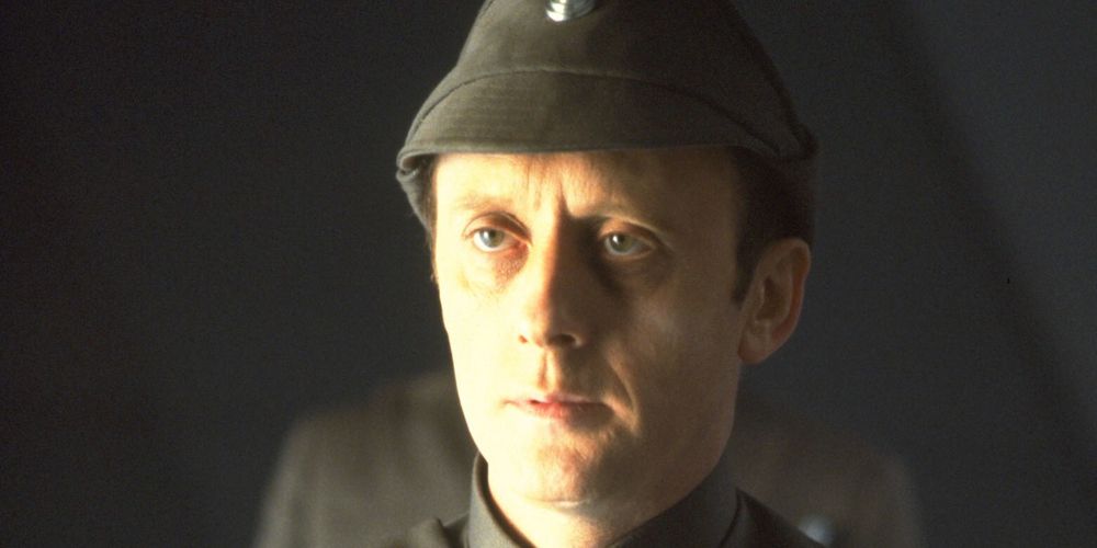 Kenneth Colley as Admiral Piett