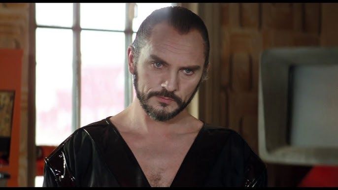Terence Stamp as Général Zod 