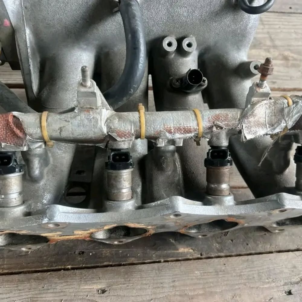 Selling Honda Civic EK9 B16B (ORIGINAL) intake manifold 
In good shape and perfect condition, no leaks, no cracks, nor any damages on it.
Letting go for $1100!
Shipping available 🗺️🛫🚢🚚✅