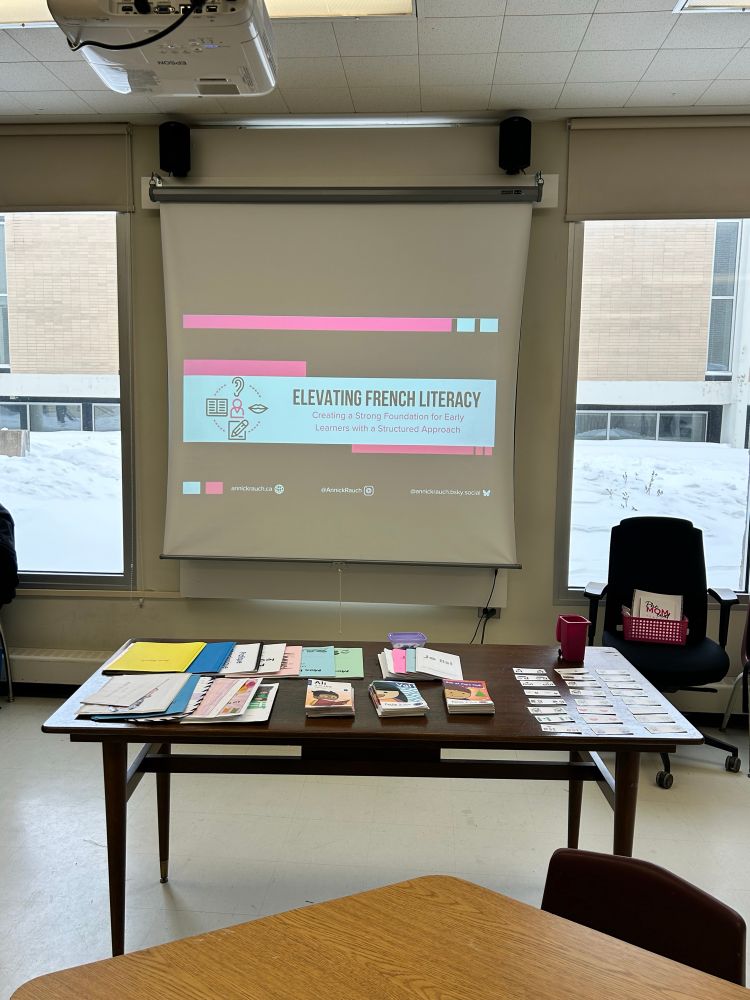 Picture of the projector and ressources of the session: Elevating French Literacy 