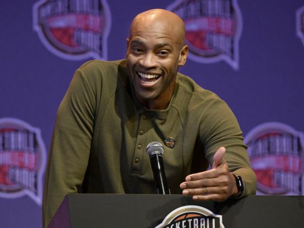 Vince Carter soars in journey to Basketball Hall of Fame :: WRALSportsFan.com