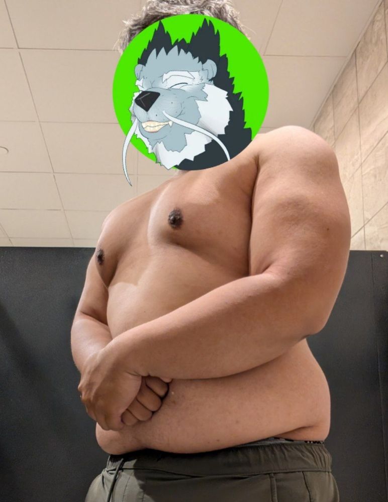 It's a shirtless hooman with a bearcat sticker covering the face. Taken as a post workout photo.