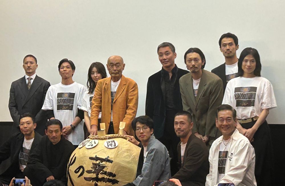 舞台挨拶フォトセッションより