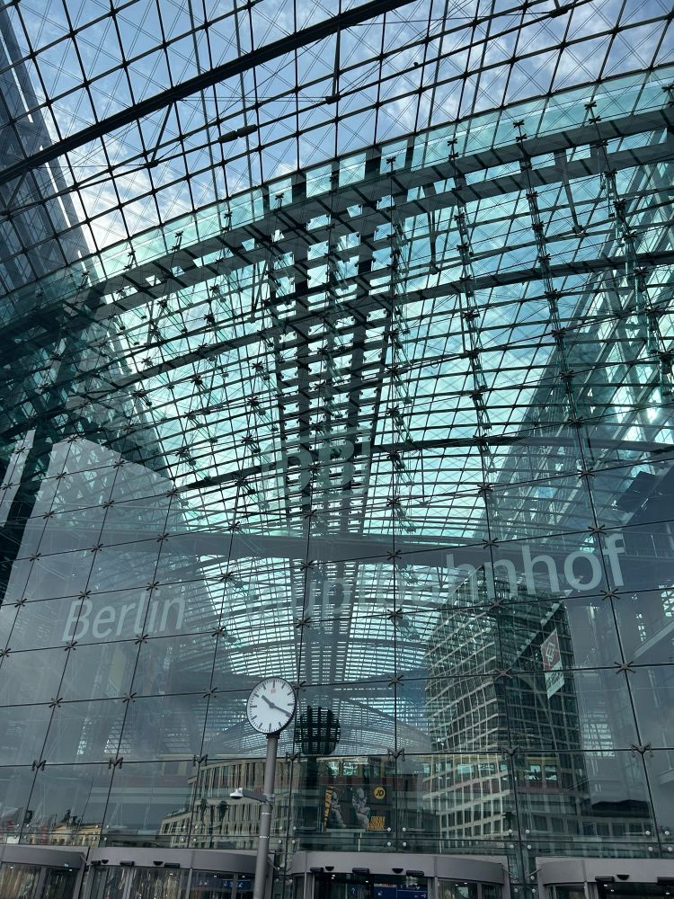 berlin hauptbahnhof main entrance
