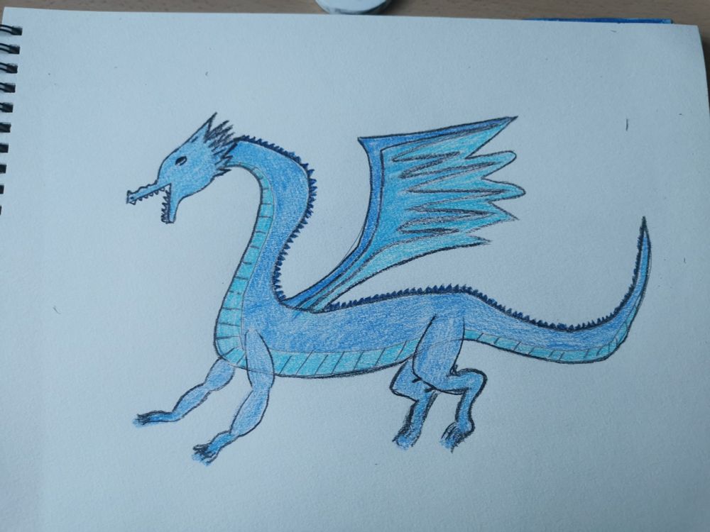 Selber Drache wie auf dem ersten Bild nur mit 3 verschiedenen blauen Farben koloriert.