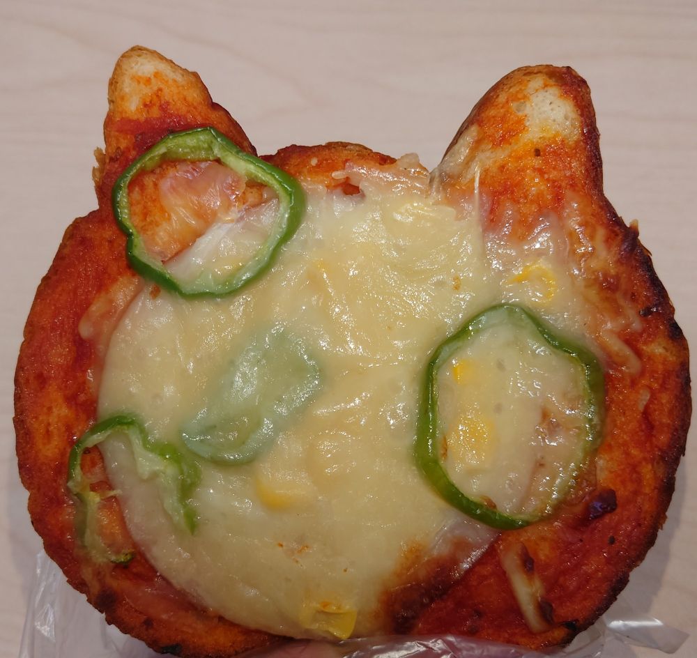 猫の顔の形のピザパン