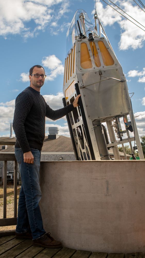 Chris Roman with the VAMPIRE in a mesocosm tank at the Bay Campus.