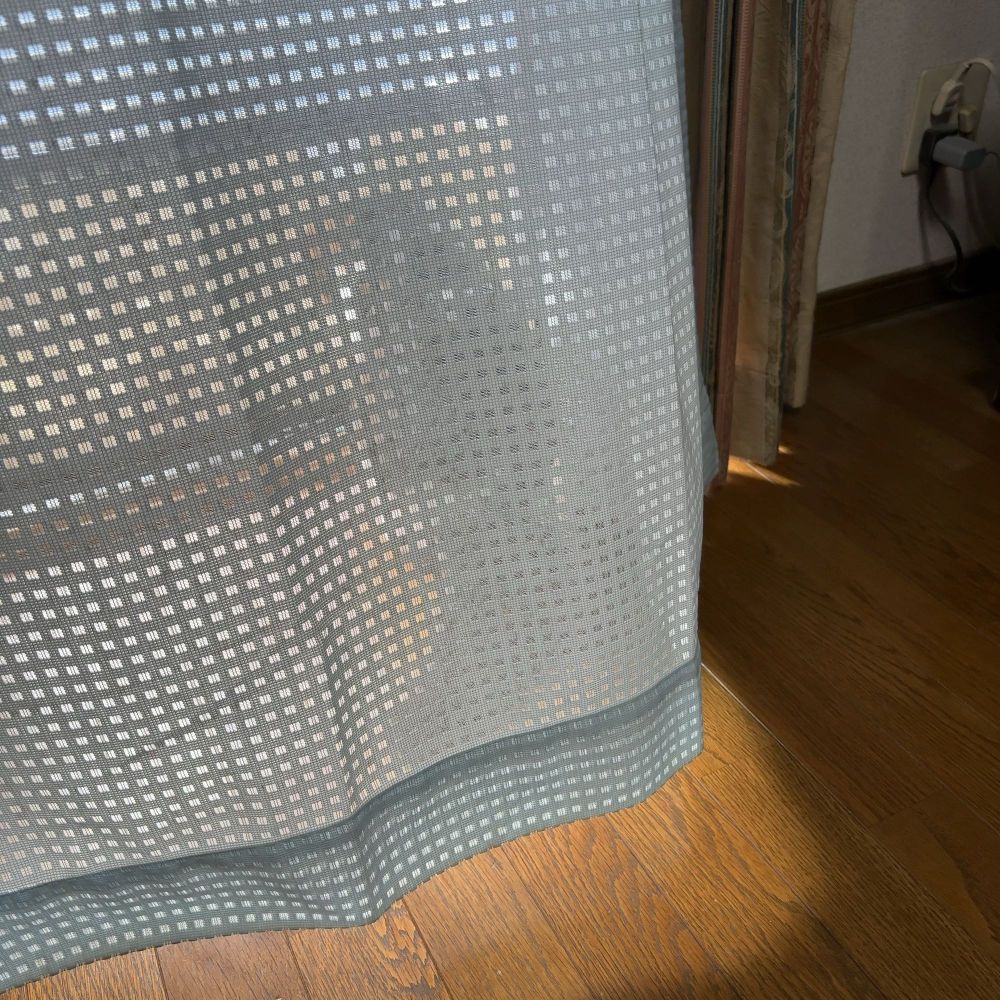 カーテンの向こう側