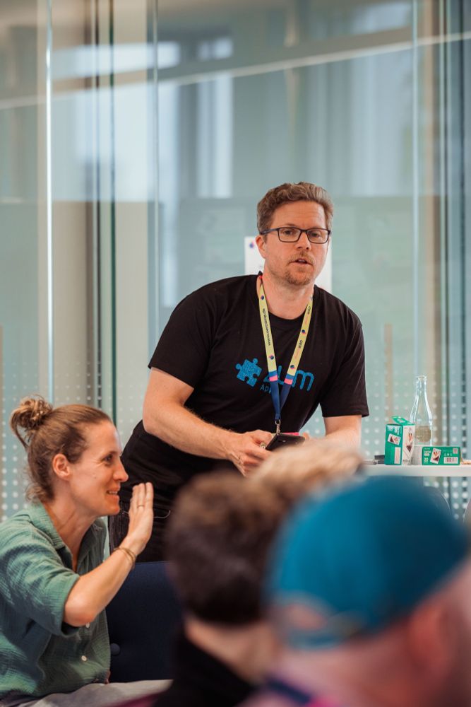 Personengruppe im Dialog
