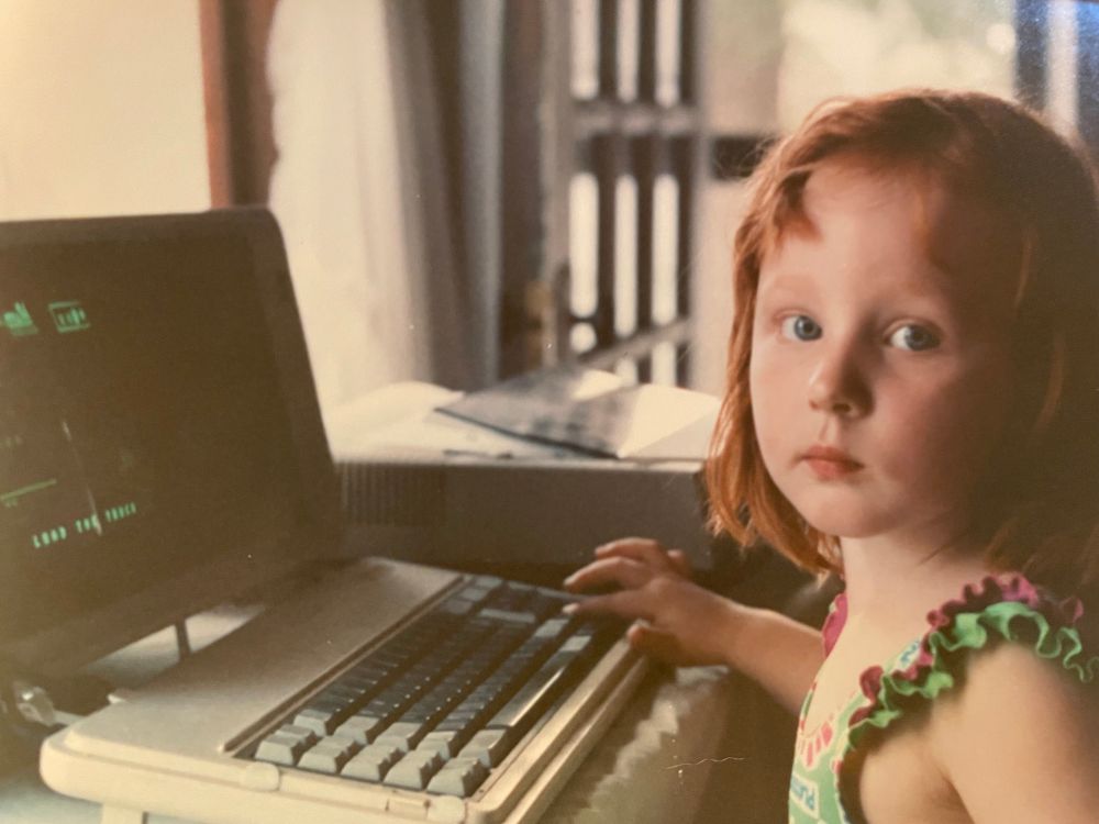 White girl using an early 90s computer