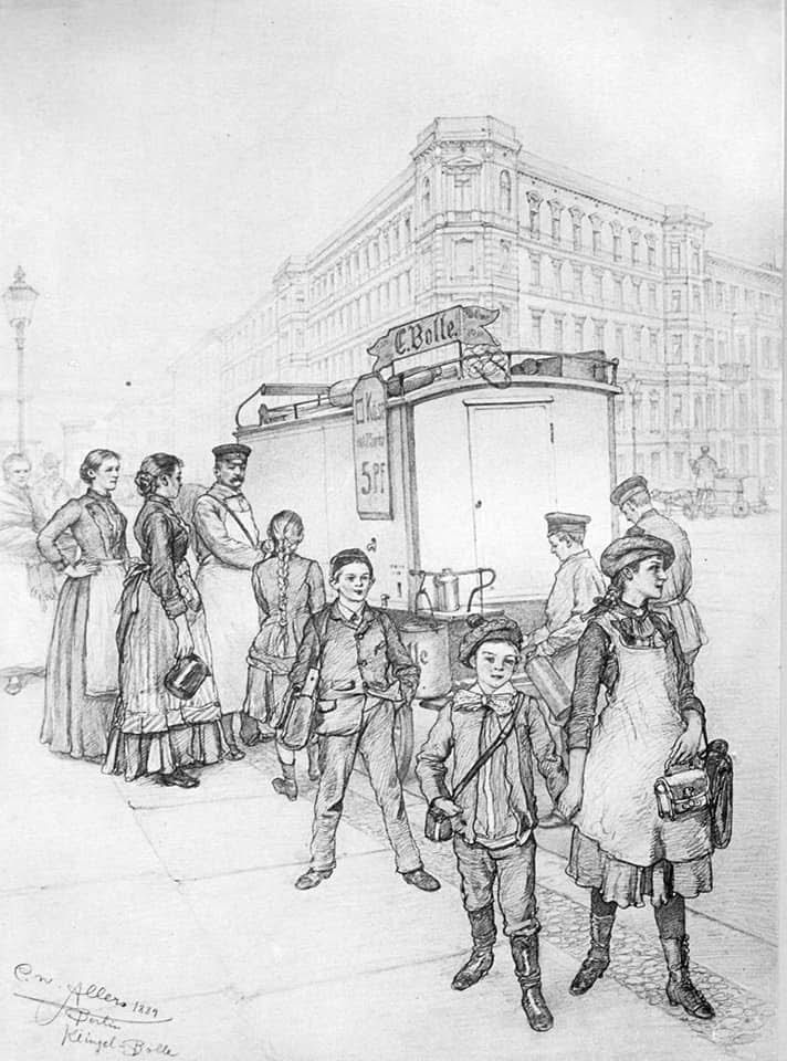 Christian Wilhelm Allers Illustration zeigt Frauen und Kinder vor einem Milchwagen der Meierei C. Bolle in Berlin 1889. Ein Mann mit Schürze verkauft Milch, am Wagen hängt ein Schild "Käse ... 5 PF". Im Hintergrund viegeschossige Häuser. 
Nachweis von wiki commons folgt.
