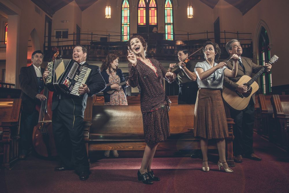 Matthew Carlton*, Curtis Reed, Charlotte Myhre Shealy, Megan Murphy Chambers, Douglas Waterbury-Tieman*, Melissa Silengo, Galen Fott* for Smoke on the Mountain (2023). Photo by Keoni Keur.