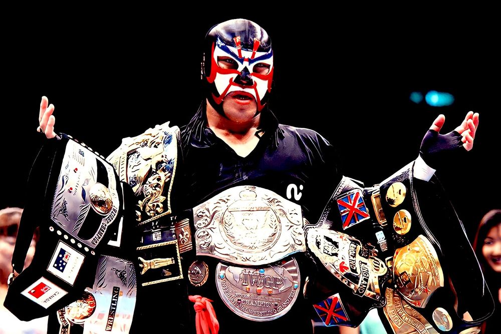 Great Sasuke holding the J Crown