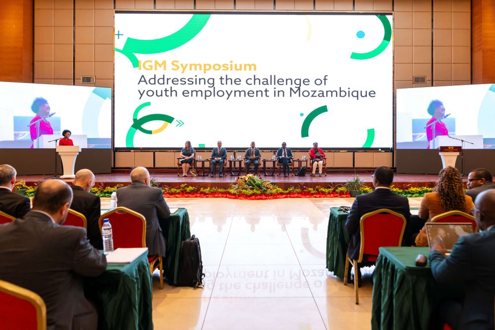 Prof. Tshilidzi Marwala speaking on a podium at the IGM Symposium 2025.