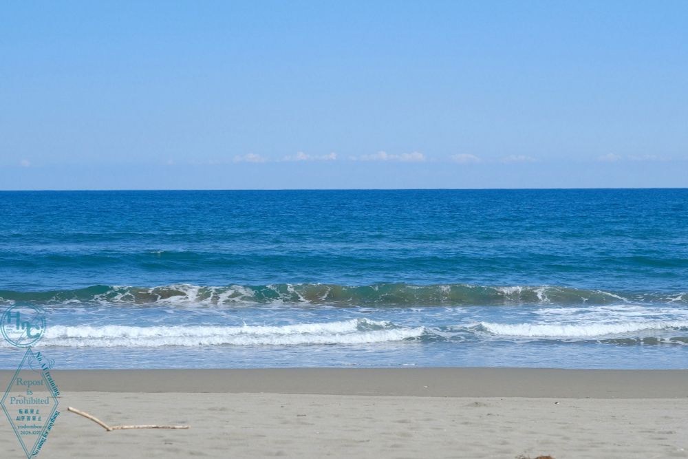 波打つ海と砂浜。
No Unauthorized Reproduction / No AI training / Do not use this picture for anything ©Yodomibachi 2025.10.27