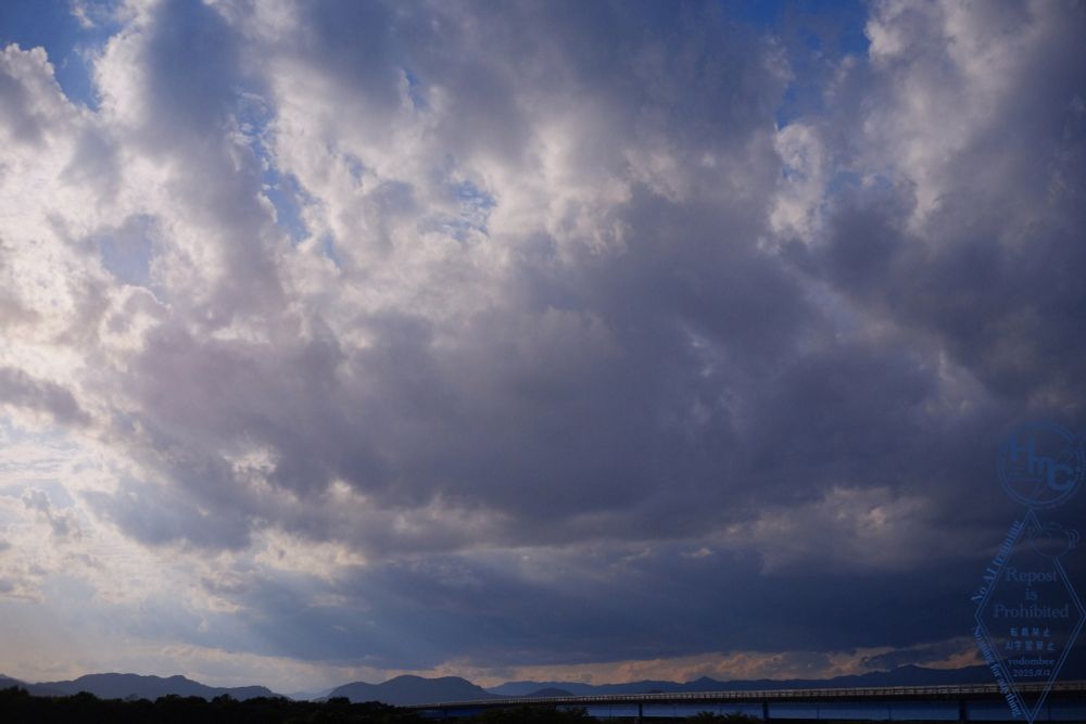もったりした大きな雨雲。
No Unauthorized Reproduction / No AI training / Do not use this picture for anything ©Yodomibachi 2025.10.12