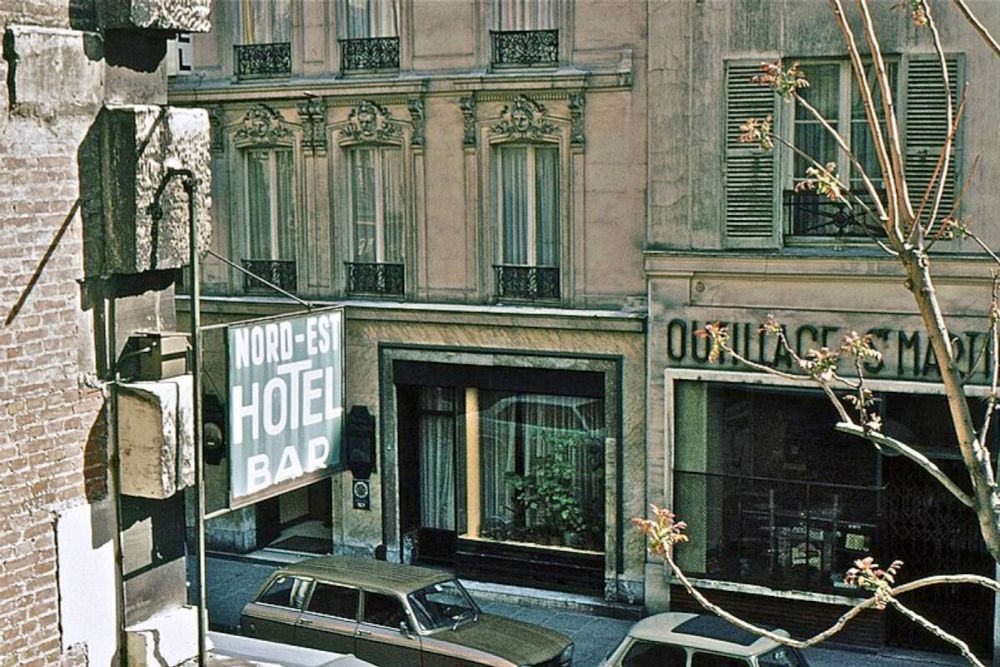 La fin des fiches de police à l’hôtel, flicage indiscret et peu efficace, il y a 50 ans dans « le Nouvel Obs »