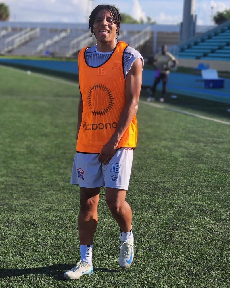 T-Shawn Illidge speelt voor FC Den Bosch en is international van Sint Maarten.