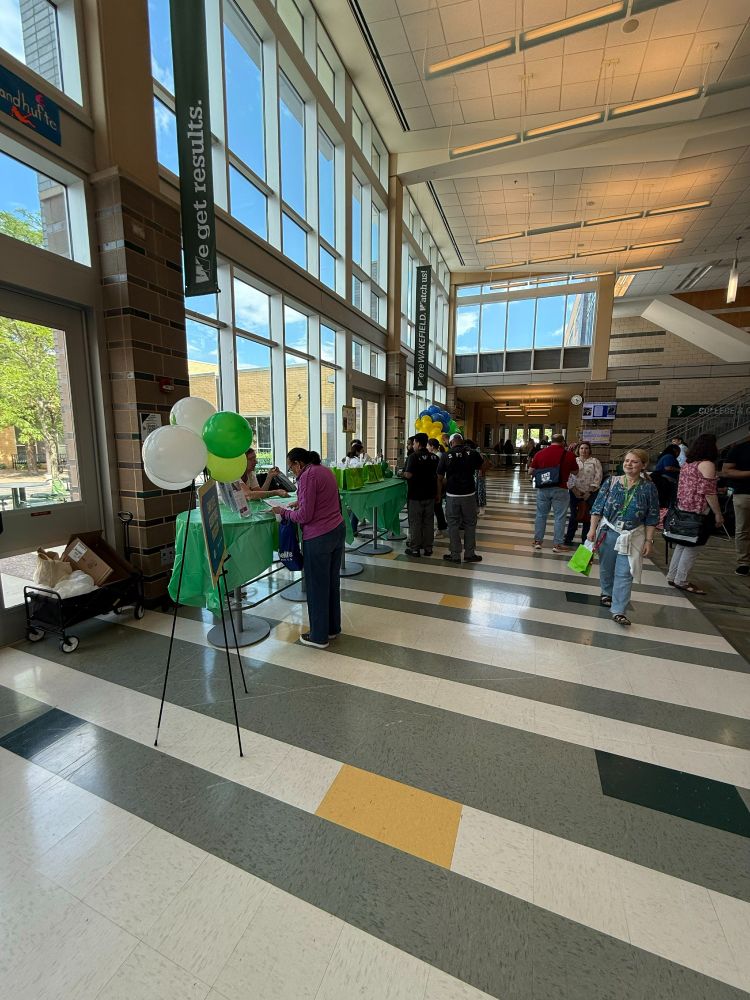 Last week, our Employee Assistance Program hosted Honoring Educators & Prioritizing Wellness with fitness classes, workshops, massages, and putt-putt . Thank you to our dedicated teachers and staff for your continued commitment to student success and well-being. 🙌🍎 #WellnessAtWork #OneTeamOneAPS