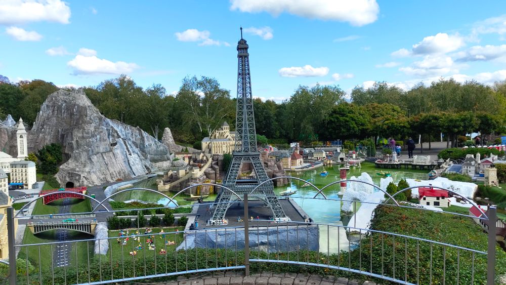 Lego eiffel tower