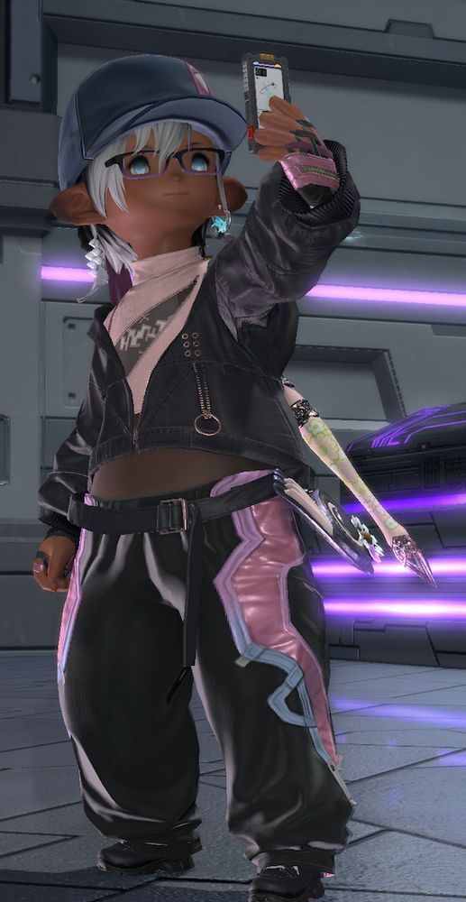 OPs lalafell Warrior of Light in a futuristic room, holding a phone and taking a selfie.