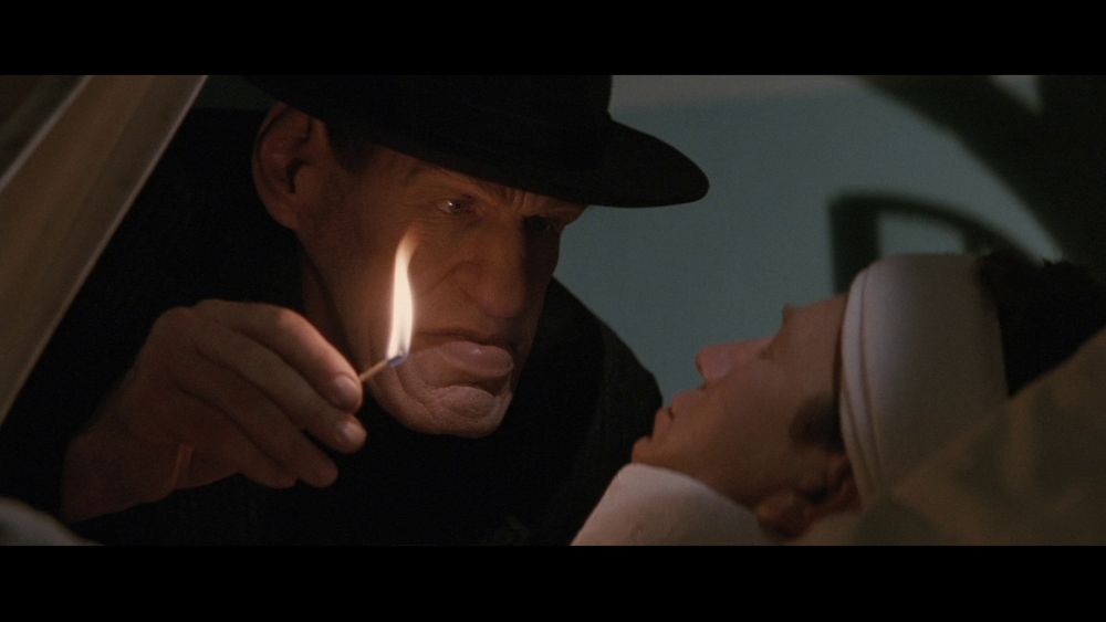 Tiny Ron & Max Grodénchik in 'The rocketeer', screenshot from the 2011 '20th anniversary edition' US Bluray.