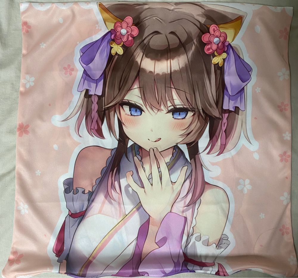 クッションカバーピンク！（表？）
イタズラしそうな表情が可愛い