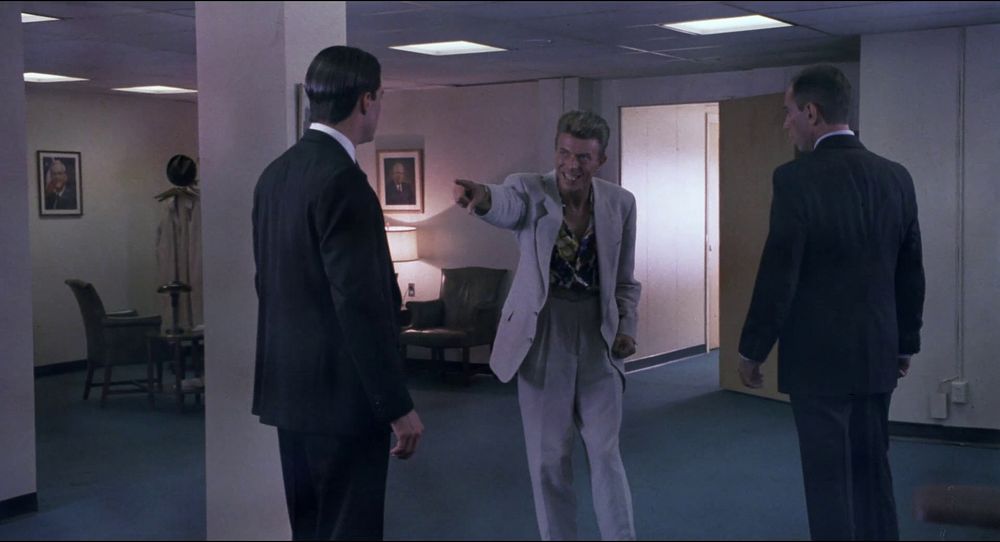 Kyle MachLachLan, David Bowie & Miguel Ferrer in 