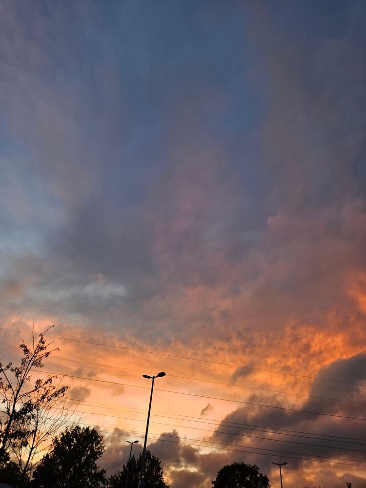 Abendhimmel in dramatischen Farben. 